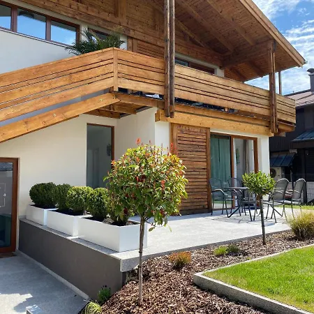 Living8-appartements Apartman *