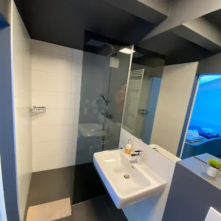 Living8-appartements Апартаменты *