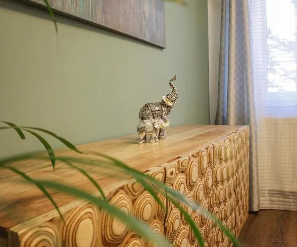 Living8-appartements * באד אישל