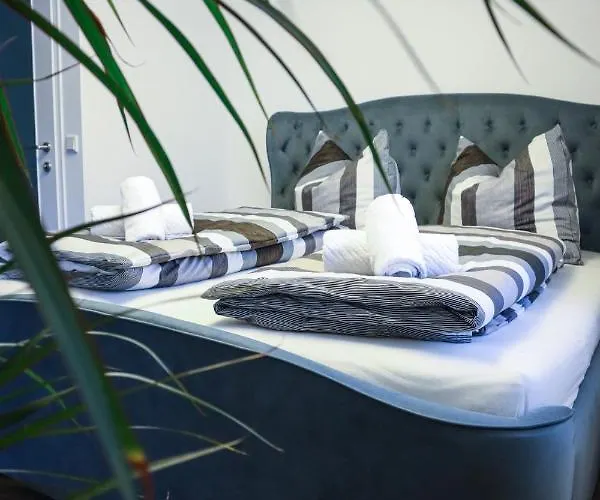 Living8-appartements * באד אישל